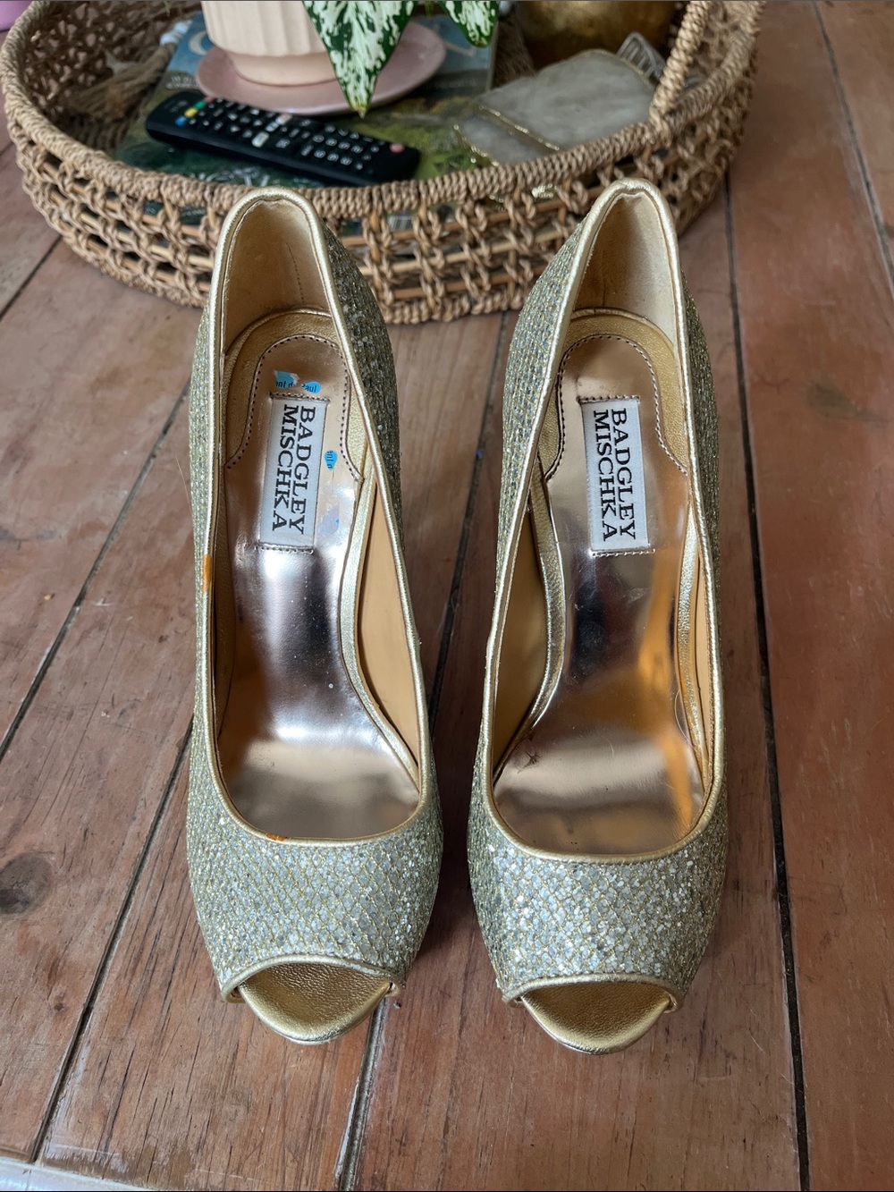 Badgley Mischka Gold Glitter Peep-Toe Heels